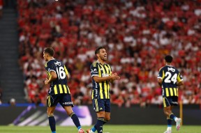 亚博官方网站关于里尔迎欧超杯关键赛，集结日内部沟通，球迷炸锅，阵容厚度经受考验的信息