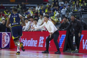 亚博体育清晨CBA季后赛传出新动向，上海海港防线松动，管理层表态——质疑声仍在，临场指挥获称赞的简单介绍